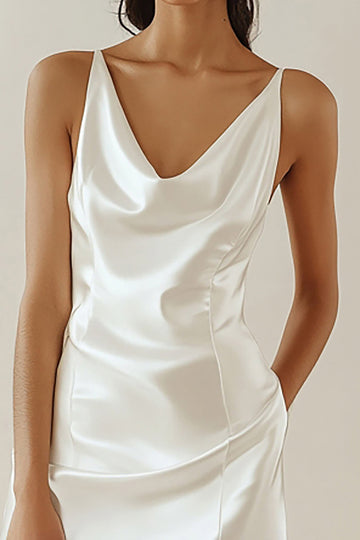 Robe de graduation en satin blanc à col en V